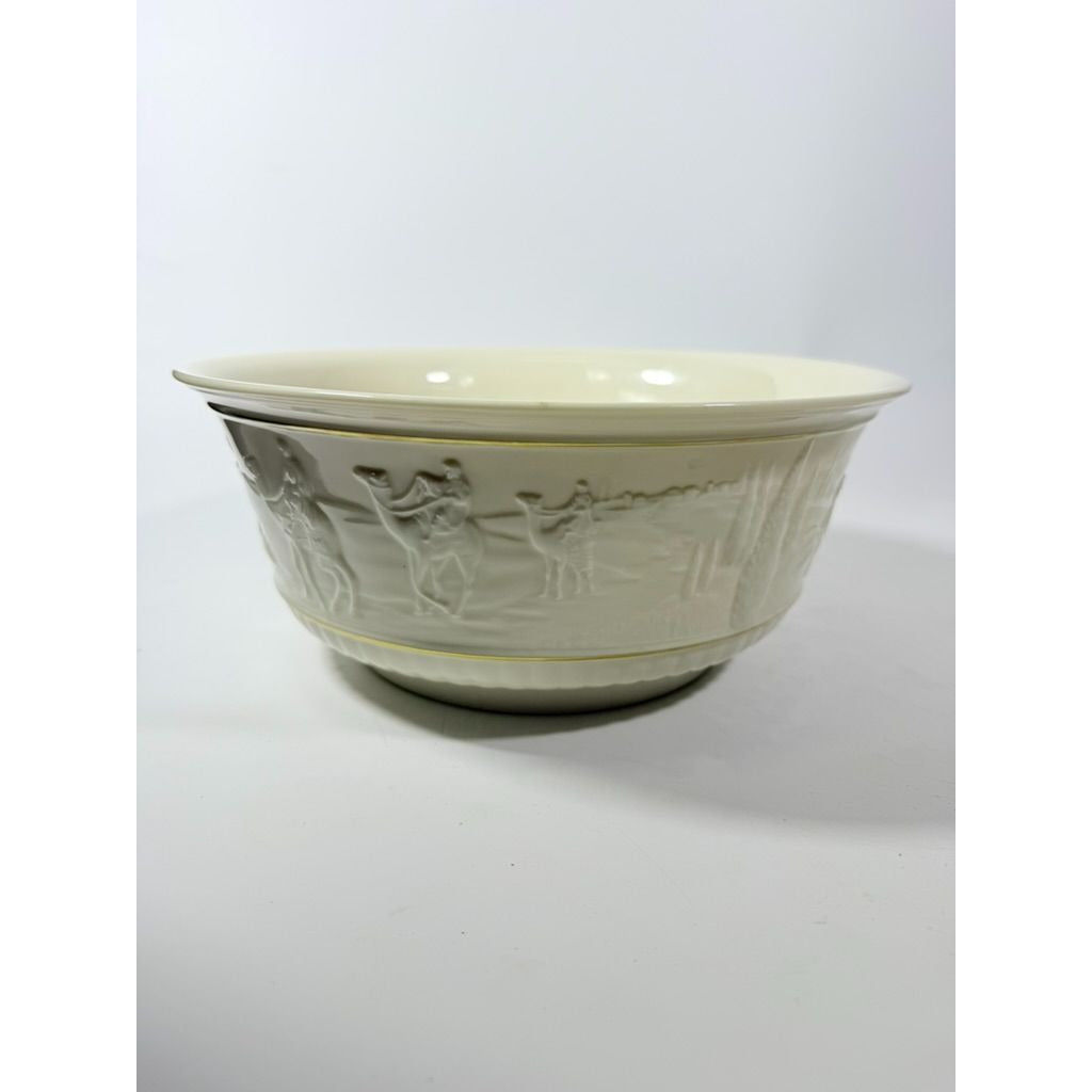 Lenox Gold Trim Nativity Bowl Elegant Christmas Holiday Decorative Display Salad Serving Ivory 1991