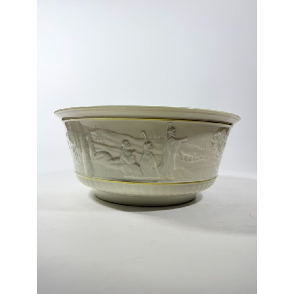 Lenox Gold Trim Nativity Bowl Elegant Christmas Holiday Decorative Display Salad Serving Ivory 1991