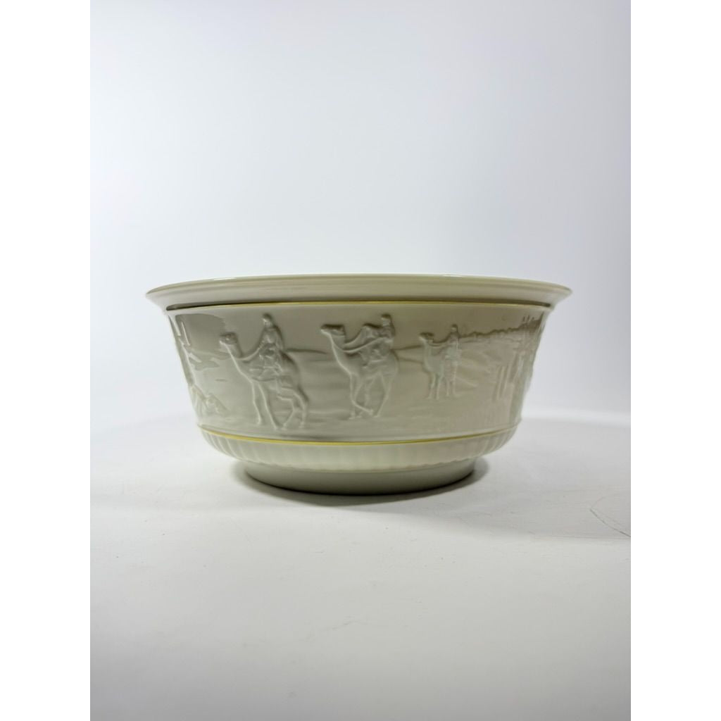 Lenox Gold Trim Nativity Bowl Elegant Christmas Holiday Decorative Display Salad Serving Ivory 1991