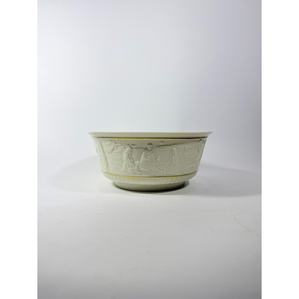 Lenox Gold Trim Nativity Bowl Elegant Christmas Holiday Decorative Display Salad Serving Ivory 1991