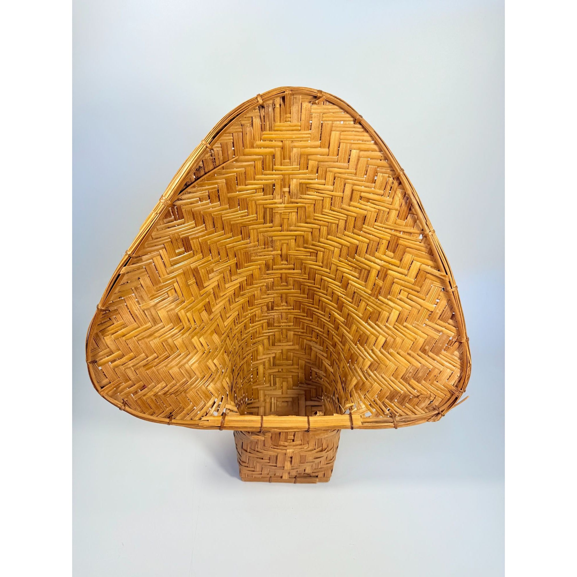 Wicker Rattan Basket Planter Pot Fan Back Spade Hand Woven Retro Boho Mid Century Home Porch Bathroom Decor Decorative Accents