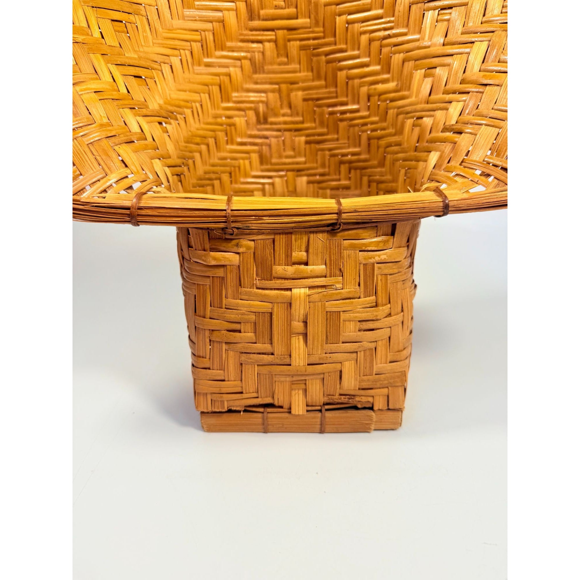Wicker Rattan Basket Planter Pot Fan Back Spade Hand Woven Retro Boho Mid Century Home Porch Bathroom Decor Decorative Accents