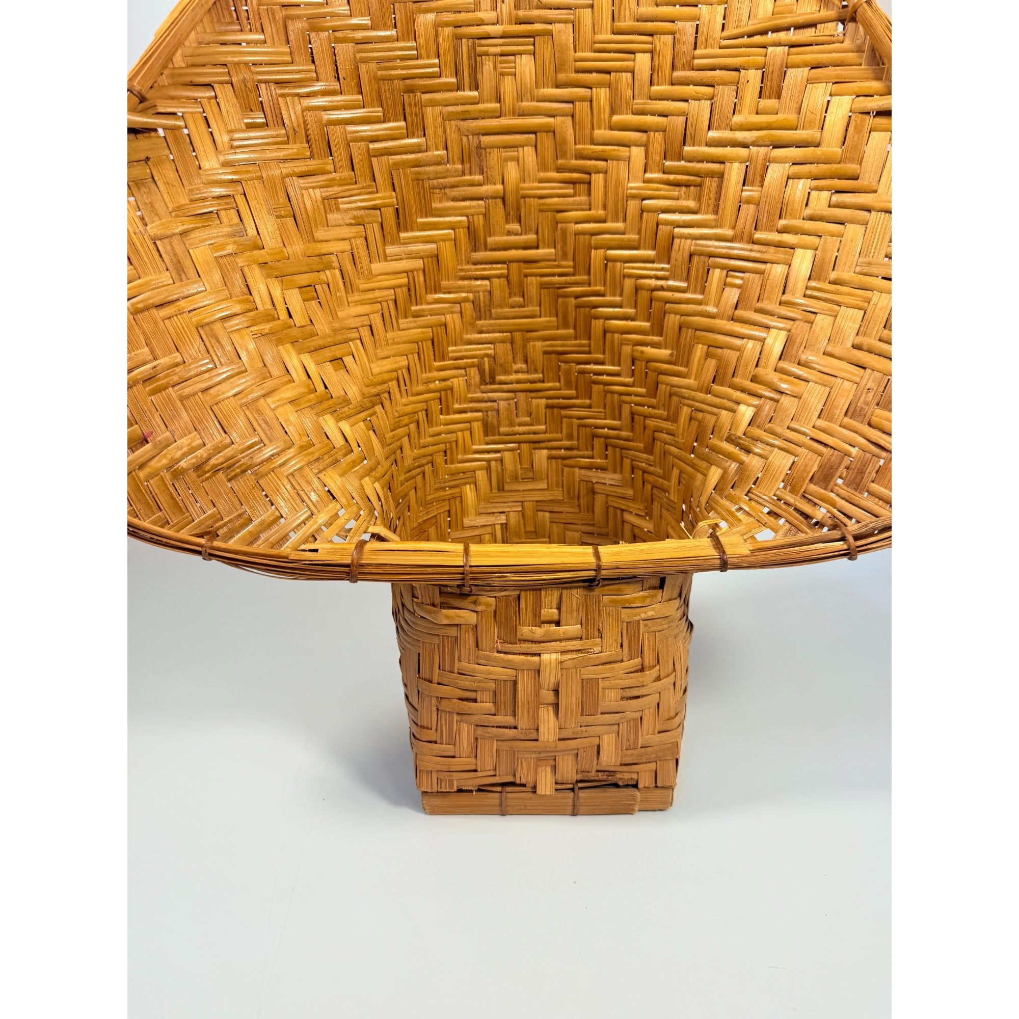 Wicker Rattan Basket Planter Pot Fan Back Spade Hand Woven Retro Boho Mid Century Home Porch Bathroom Decor Decorative Accents