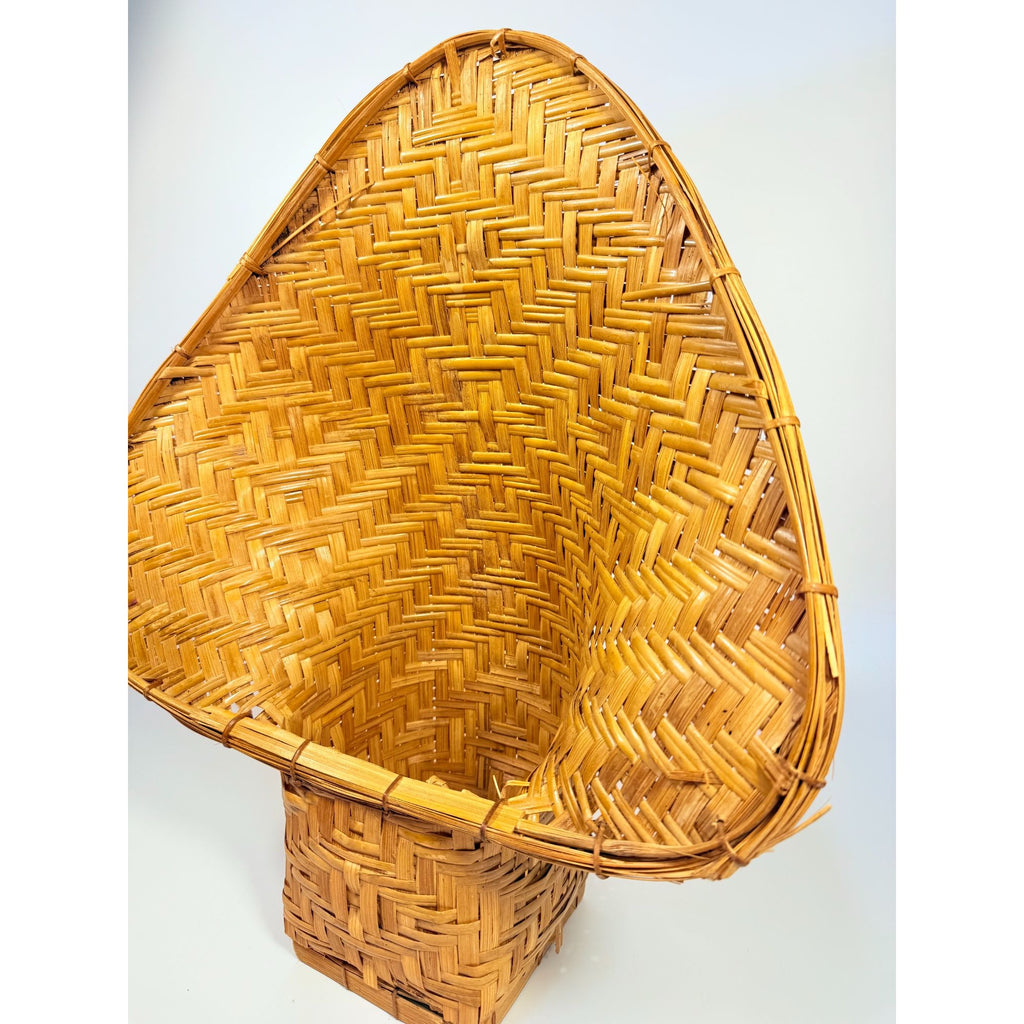 Wicker Rattan Basket Planter Pot Fan Back Spade Hand Woven Retro Boho Mid Century Home Porch Bathroom Decor Decorative Accents