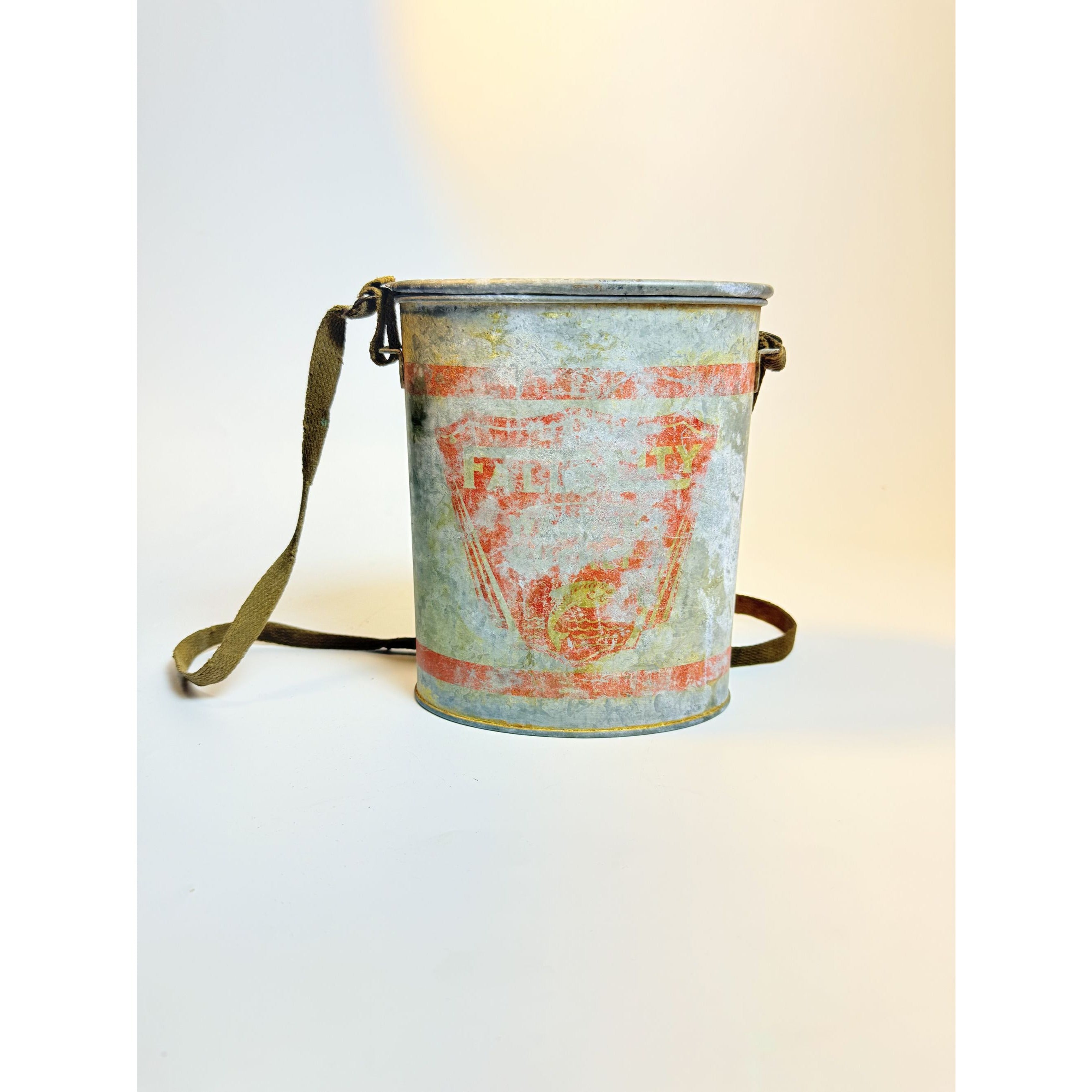 Aluminum Wade Bucket Vintage Falls City Galvanaized Metal Fishing Live Bait Holder Nylon Strap Hunting Cabin Grandpa Core Home Decor