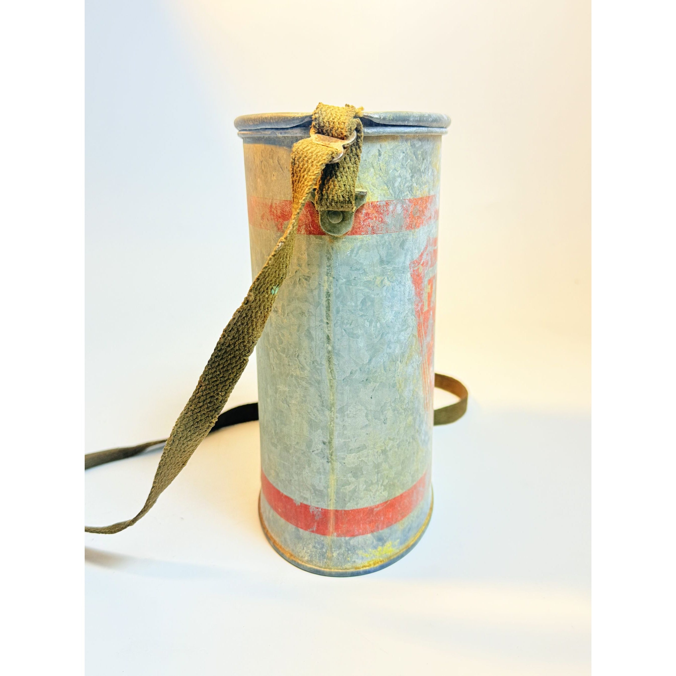 Aluminum Wade Bucket Vintage Falls City Galvanaized Metal Fishing Live Bait Holder Nylon Strap Hunting Cabin Grandpa Core Home Decor