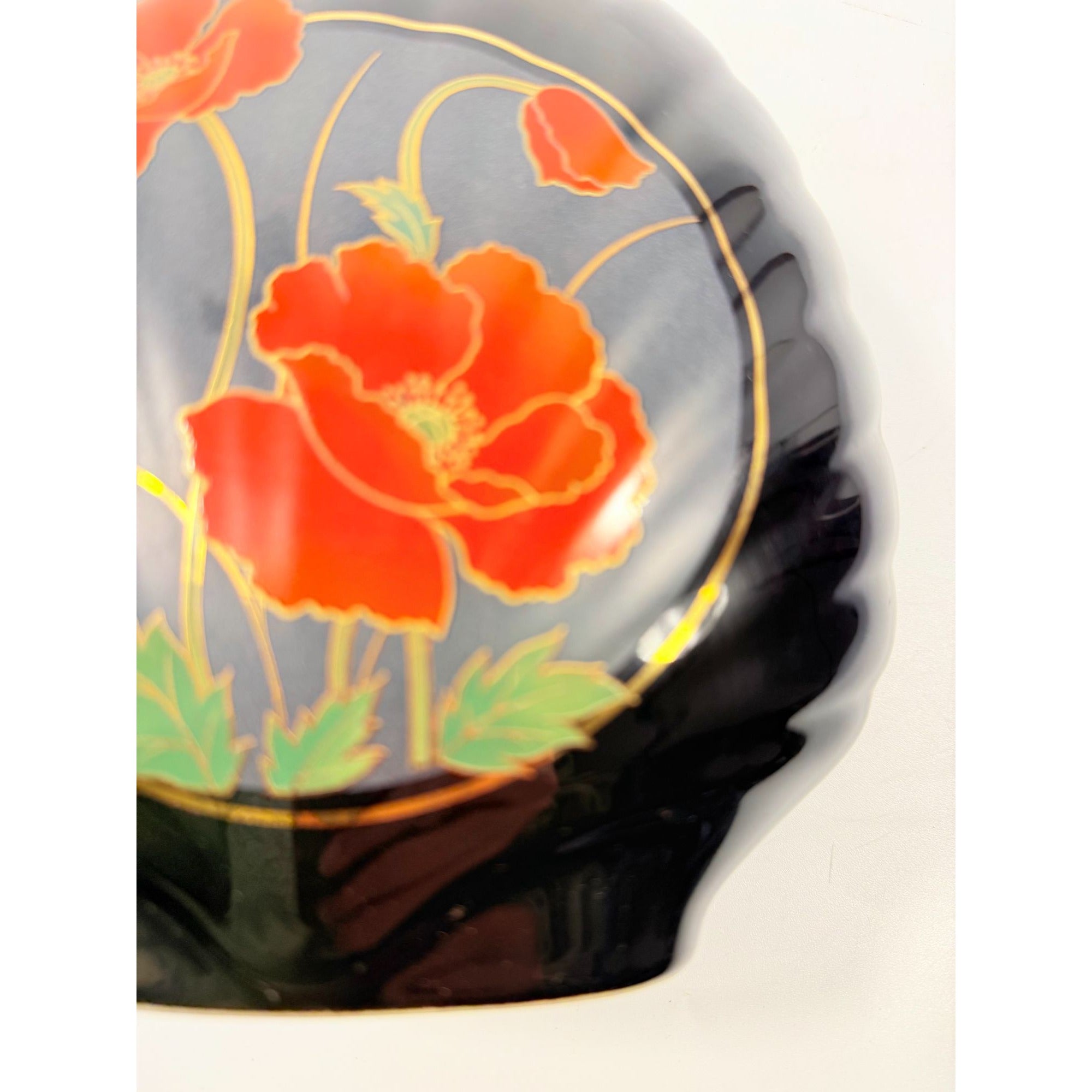 Oriental Vase Black Gloss Porcelain Red Poppies Flowers Poppy Fine China Japan 80s Retro Gold Embossed Home Decor Decorative Accents