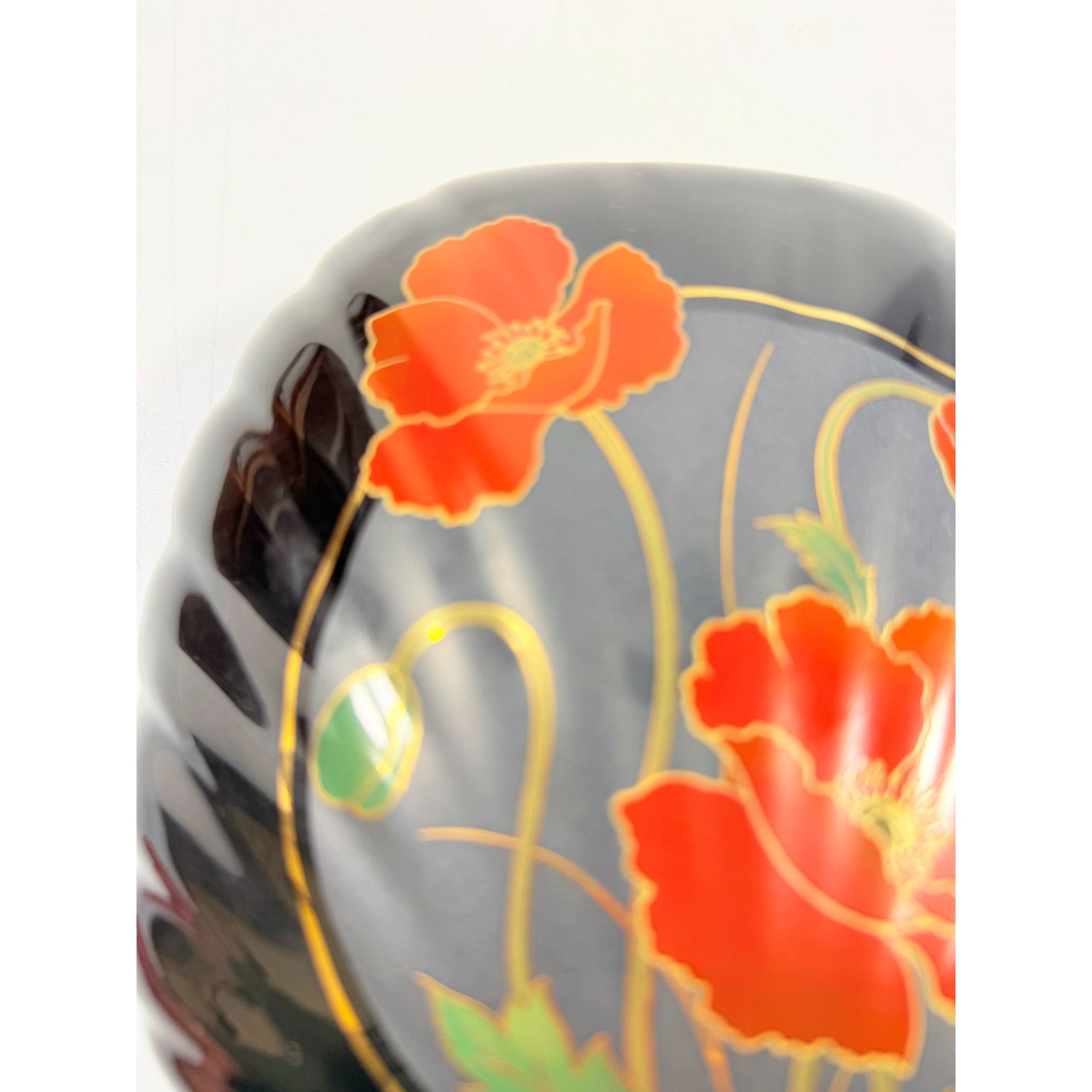 Oriental Vase Black Gloss Porcelain Red Poppies Flowers Poppy Fine China Japan 80s Retro Gold Embossed Home Decor Decorative Accents