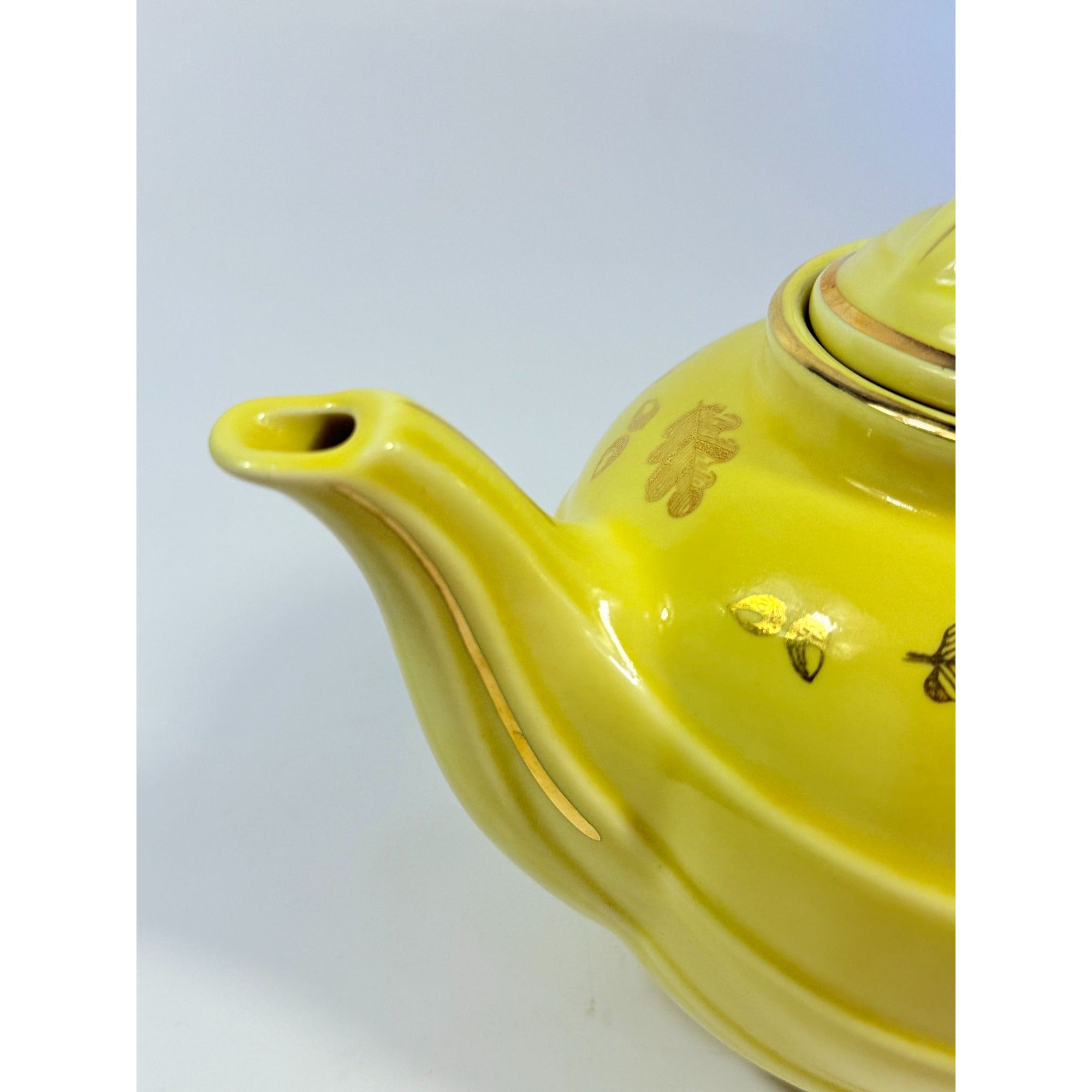 Teapot Hall Vintage #0799 Canary Yellow Gold Trim Leaves & Acorns Hook Lid 6 Cups Kitchenware Serveware Mid Century USA Made Collectible