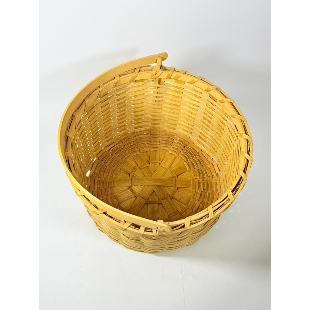 Amish Handwowen Swinging Handled Basket Vintage Light Wood Handmade Decorative Home Decor Accents Farmhouse Cottage Granny Core Country