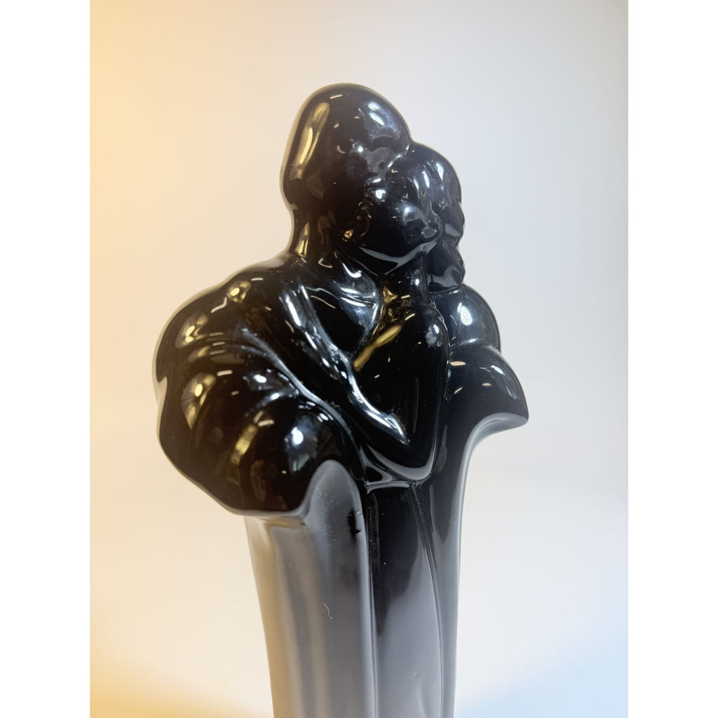 Art Deco Sculpture Statue Glossy Black Ceramic Couple Embracing Romance Figurine Miami VIce 80s retro Shelf Home Decor Decorative Accents