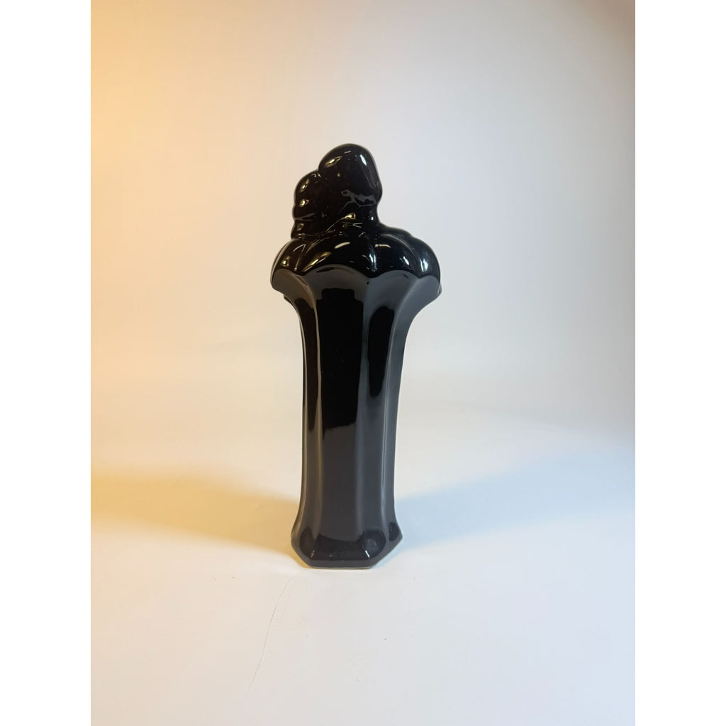 Art Deco Sculpture Statue Glossy Black Ceramic Couple Embracing Romance Figurine Miami VIce 80s retro Shelf Home Decor Decorative Accents