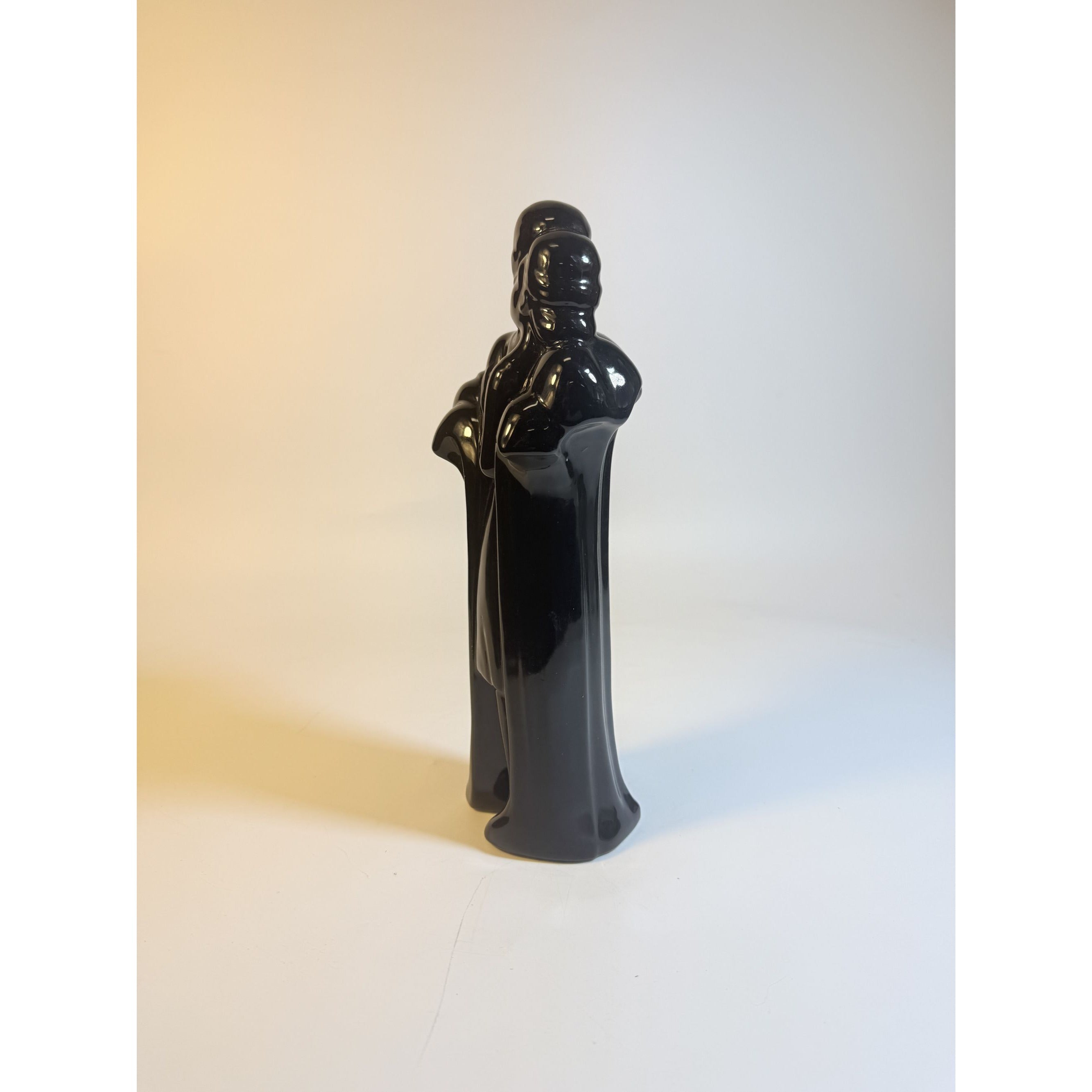 Art Deco Sculpture Statue Glossy Black Ceramic Couple Embracing Romance Figurine Miami VIce 80s retro Shelf Home Decor Decorative Accents