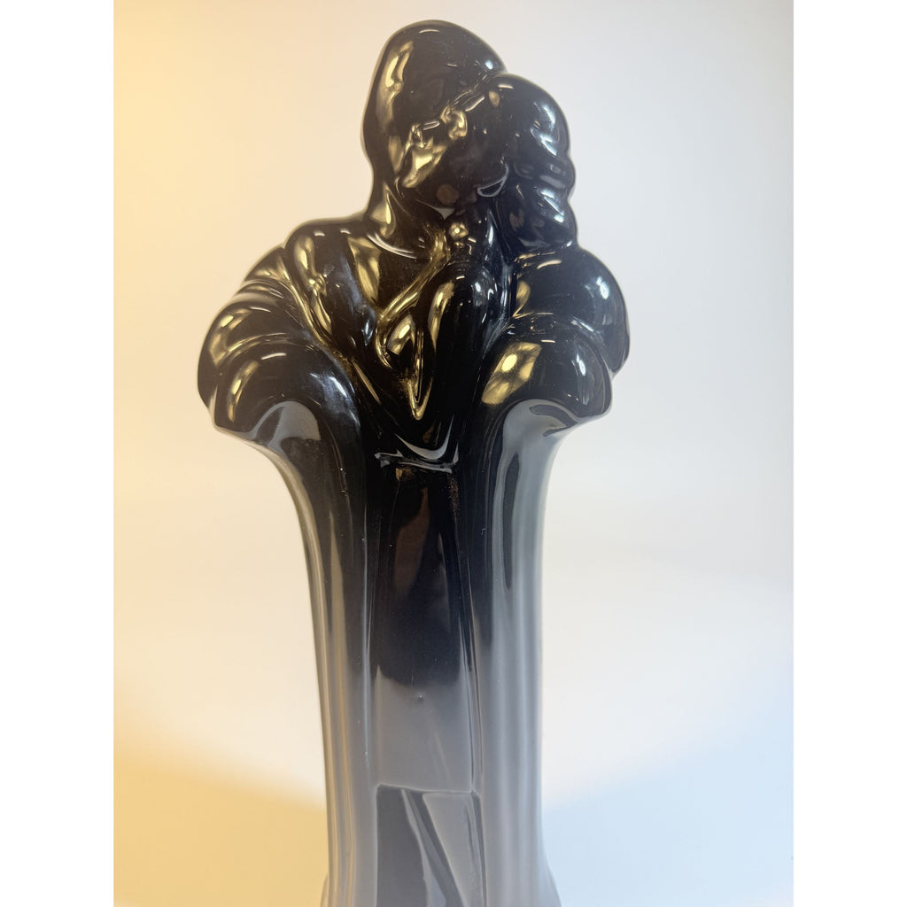 Art Deco Sculpture Statue Glossy Black Ceramic Couple Embracing Romance Figurine Miami VIce 80s retro Shelf Home Decor Decorative Accents