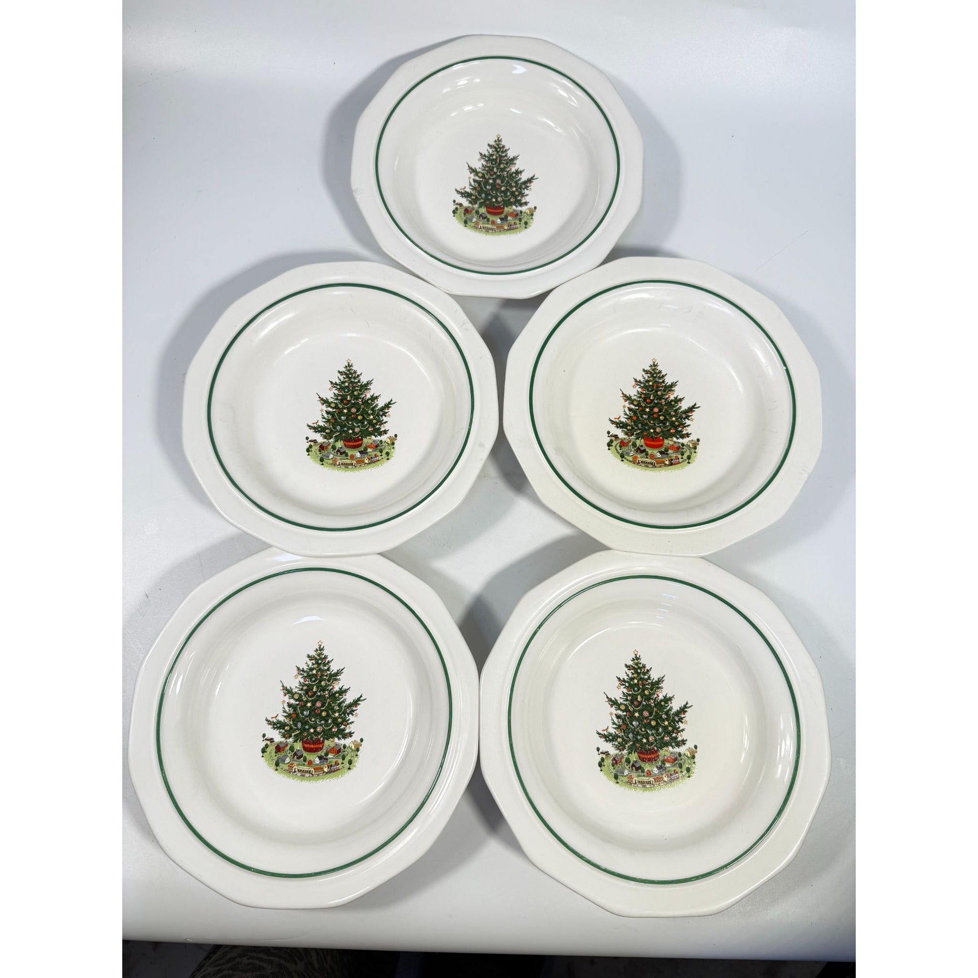 Pfaltzgraff Christmas Heritage Rimmed Soup Bowl Tree Holiday Vintage  Set 5 Replacement China Ironstone Seasonal Table Setting Traditional