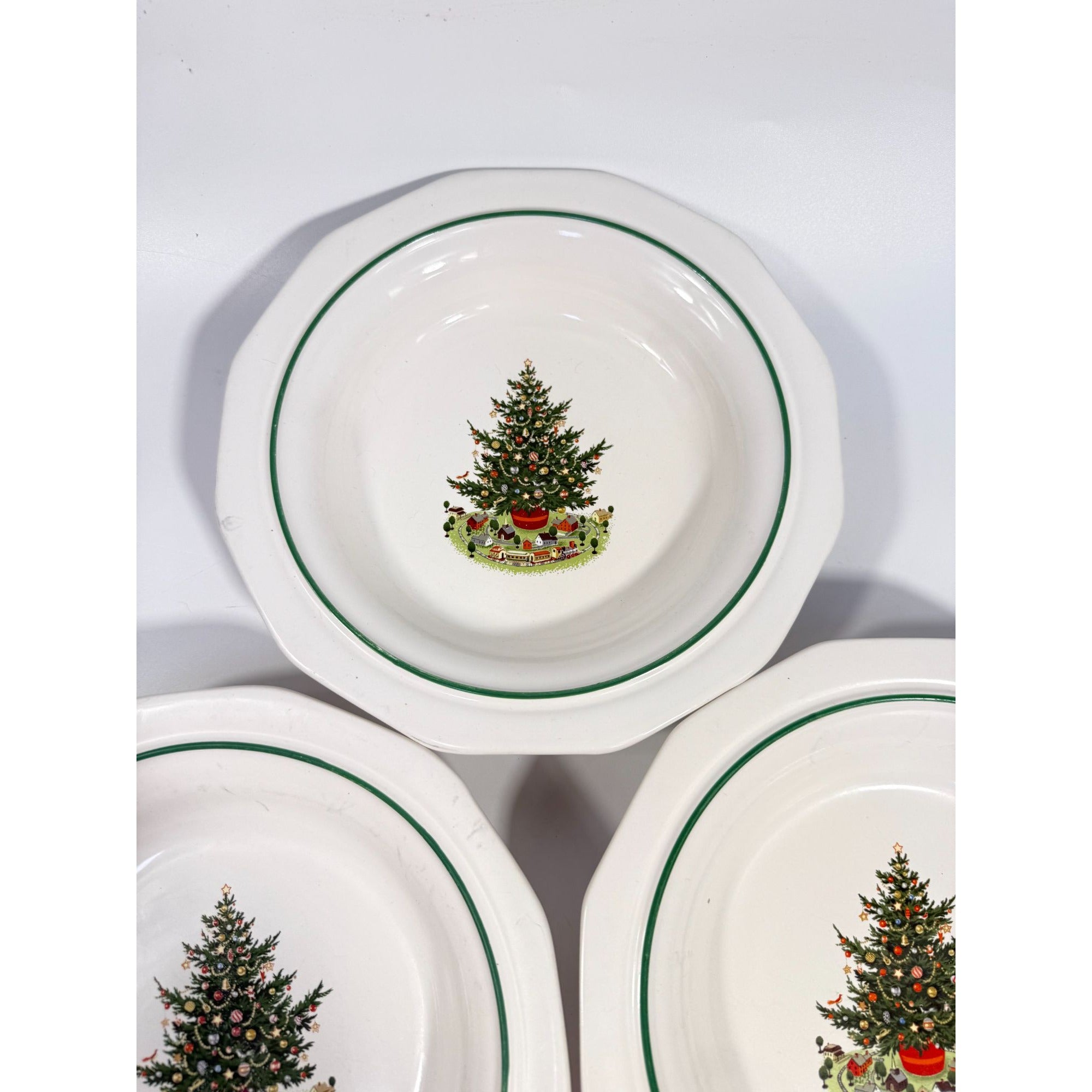Pfaltzgraff Christmas Heritage Rimmed Soup Bowl Tree Holiday Vintage  Set 5 Replacement China Ironstone Seasonal Table Setting Traditional