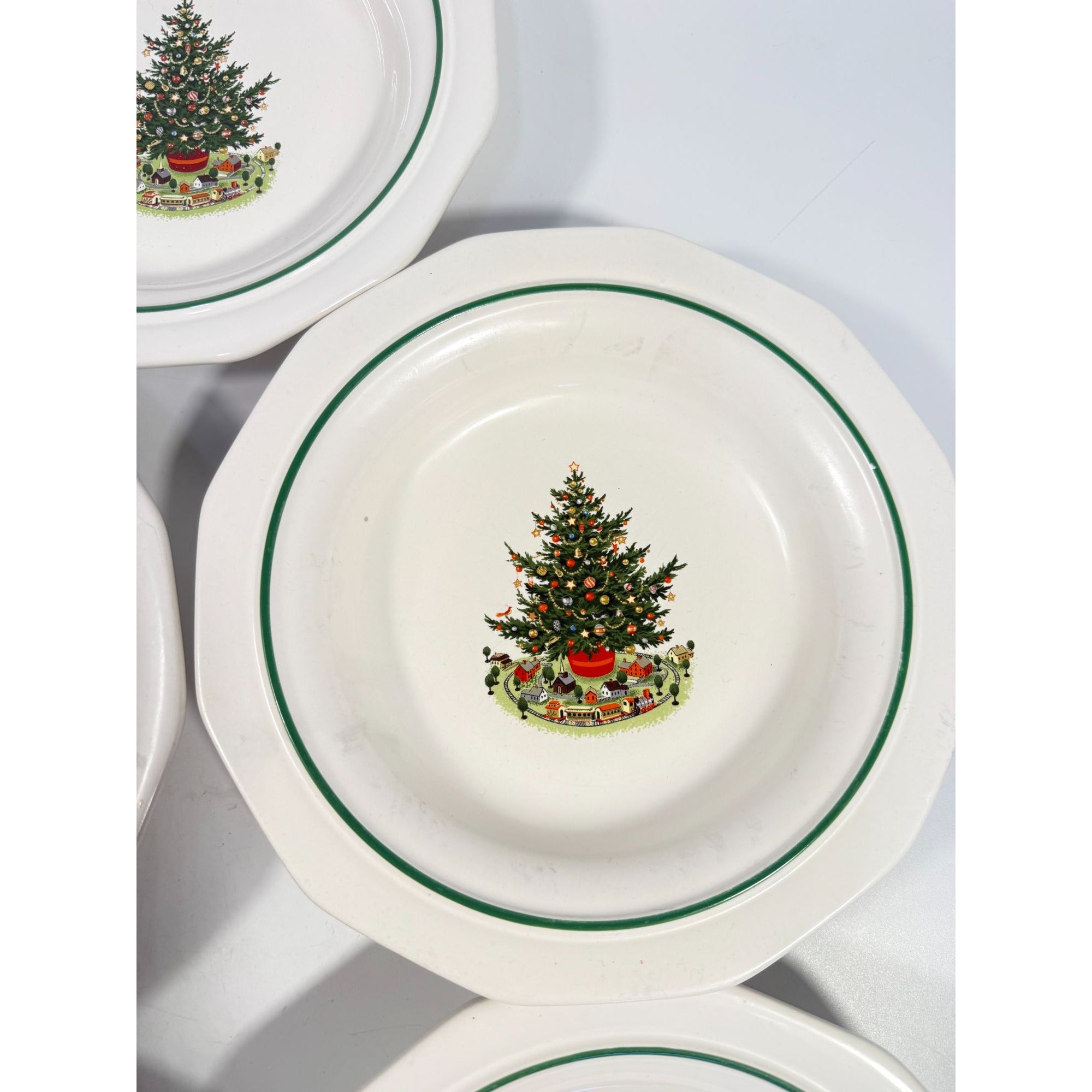 Pfaltzgraff Christmas Heritage Rimmed Soup Bowl Tree Holiday Vintage  Set 5 Replacement China Ironstone Seasonal Table Setting Traditional