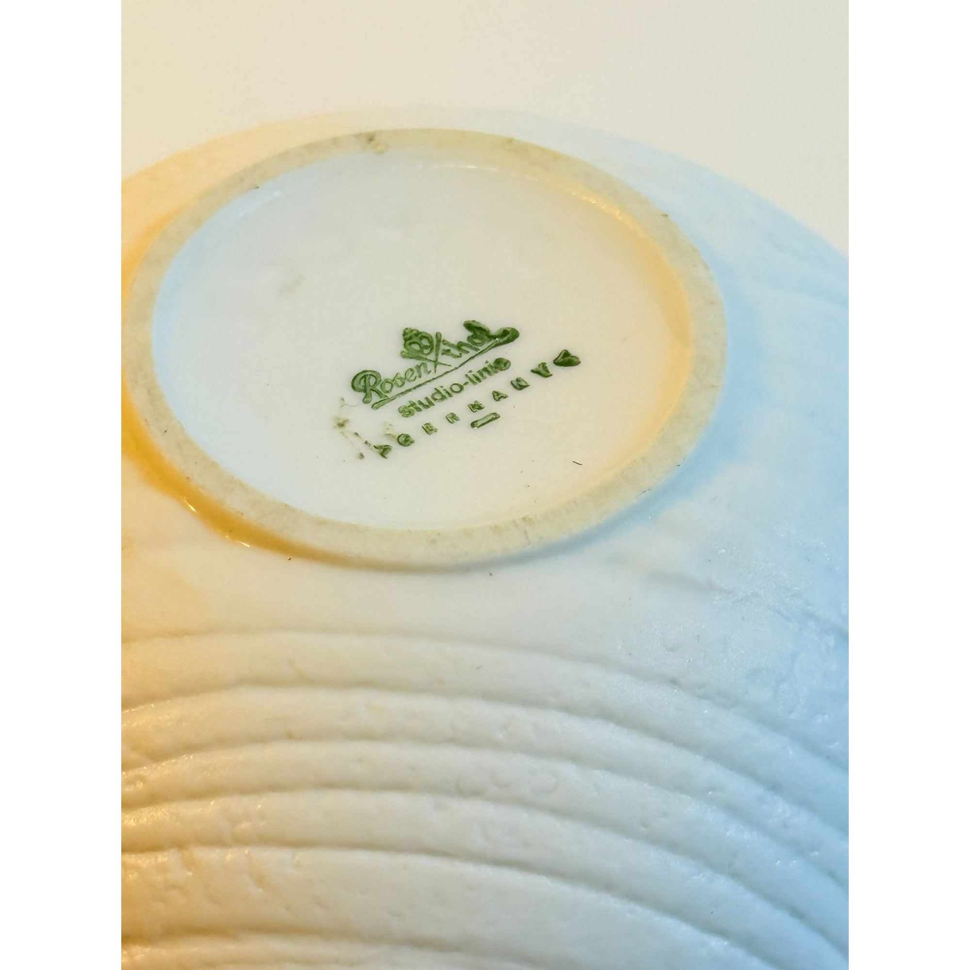 Vase Rosenthal Studio Line Martin Freyer Op Art Modernist Matte white bisque porcelain Swirl Globular Designer Mid Century Modern Vintage