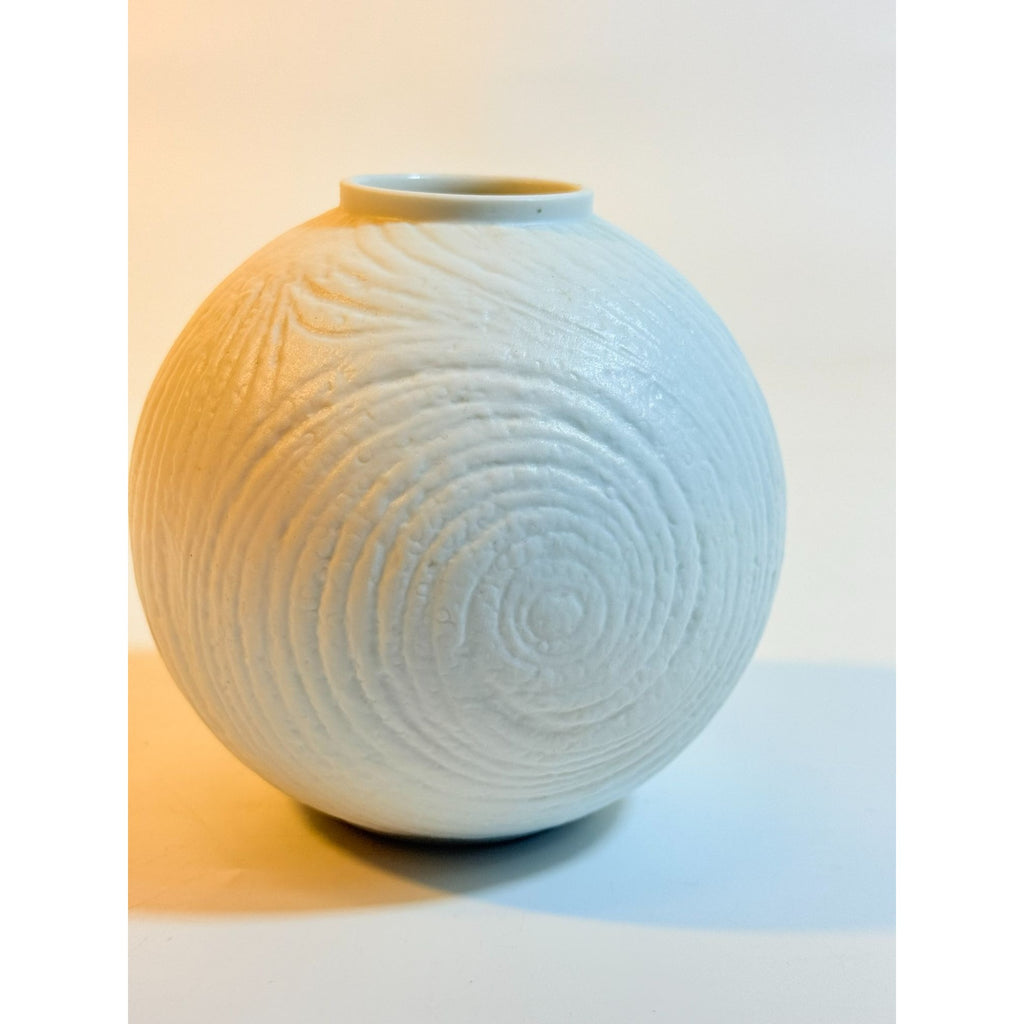 Vase Rosenthal Studio Line Martin Freyer Op Art Modernist Matte white bisque porcelain Swirl Globular Designer Mid Century Modern Vintage