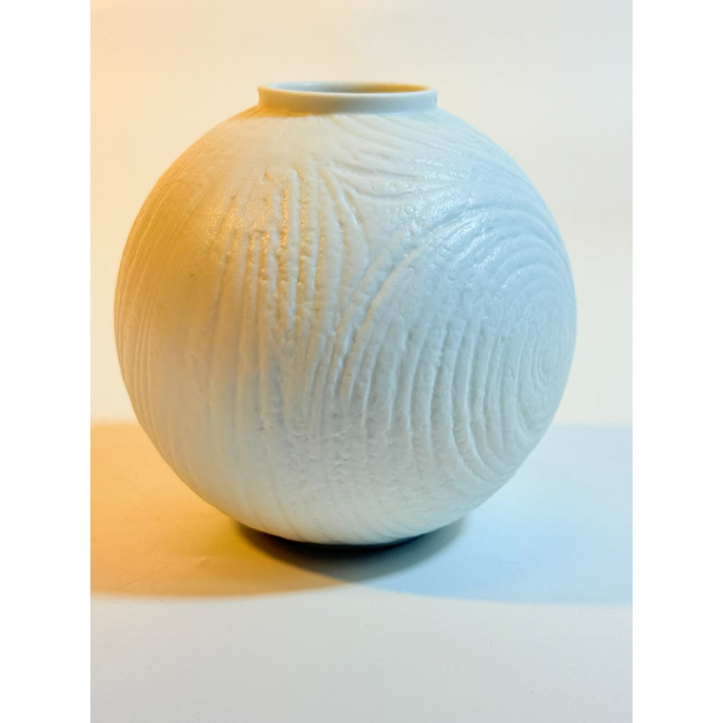Vase Rosenthal Studio Line Martin Freyer Op Art Modernist Matte white bisque porcelain Swirl Globular Designer Mid Century Modern Vintage