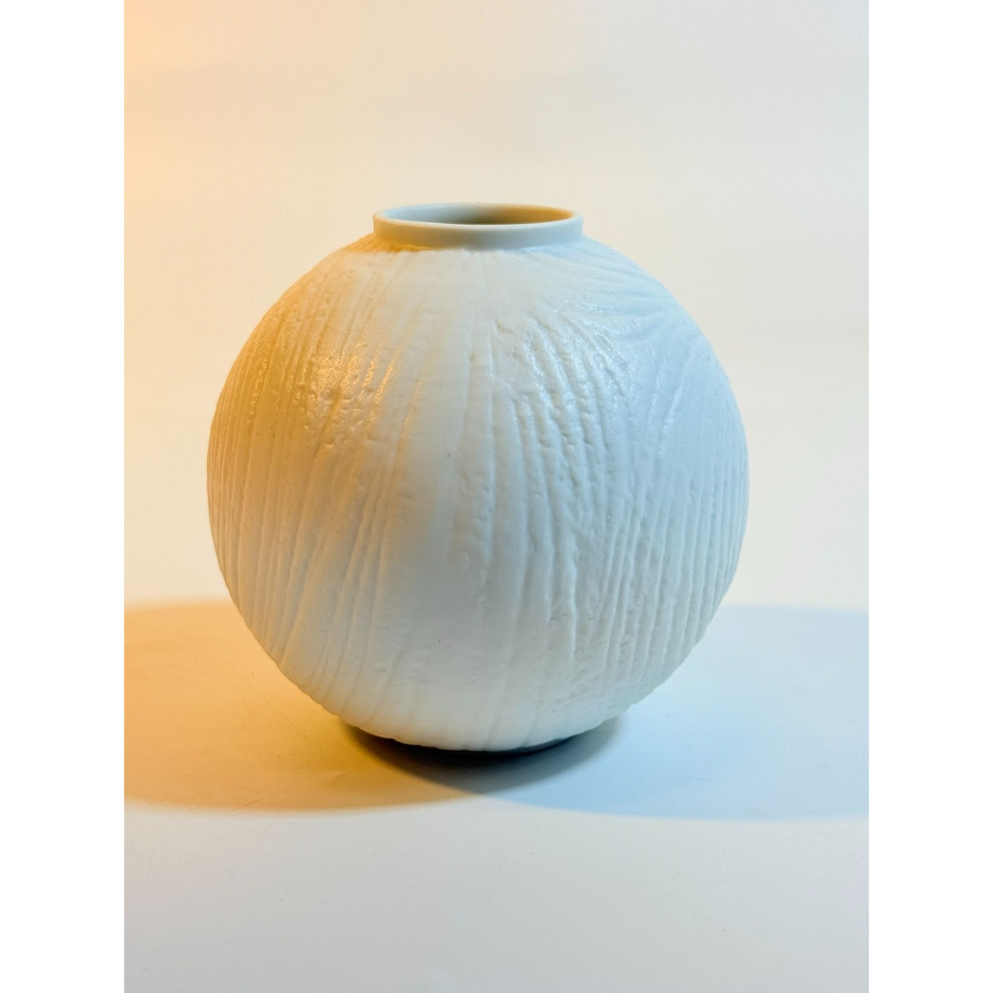 Vase Rosenthal Studio Line Martin Freyer Op Art Modernist Matte white bisque porcelain Swirl Globular Designer Mid Century Modern Vintage