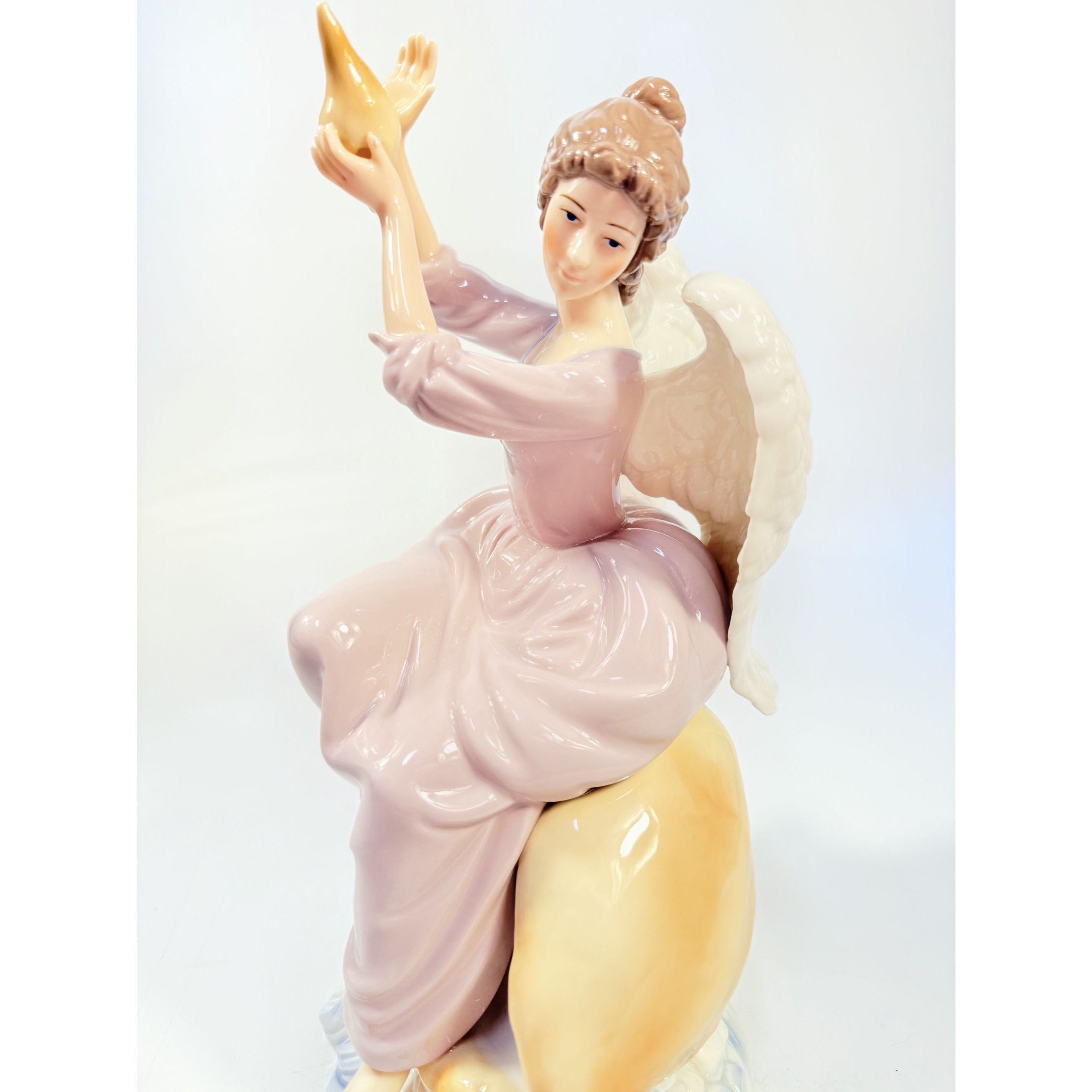 Porcelain Angel Christmas Figurine Sitting Conch Seashell Sculpture Grandeur Noel O'Well Home Decorative Accents Holiday Decor Collector