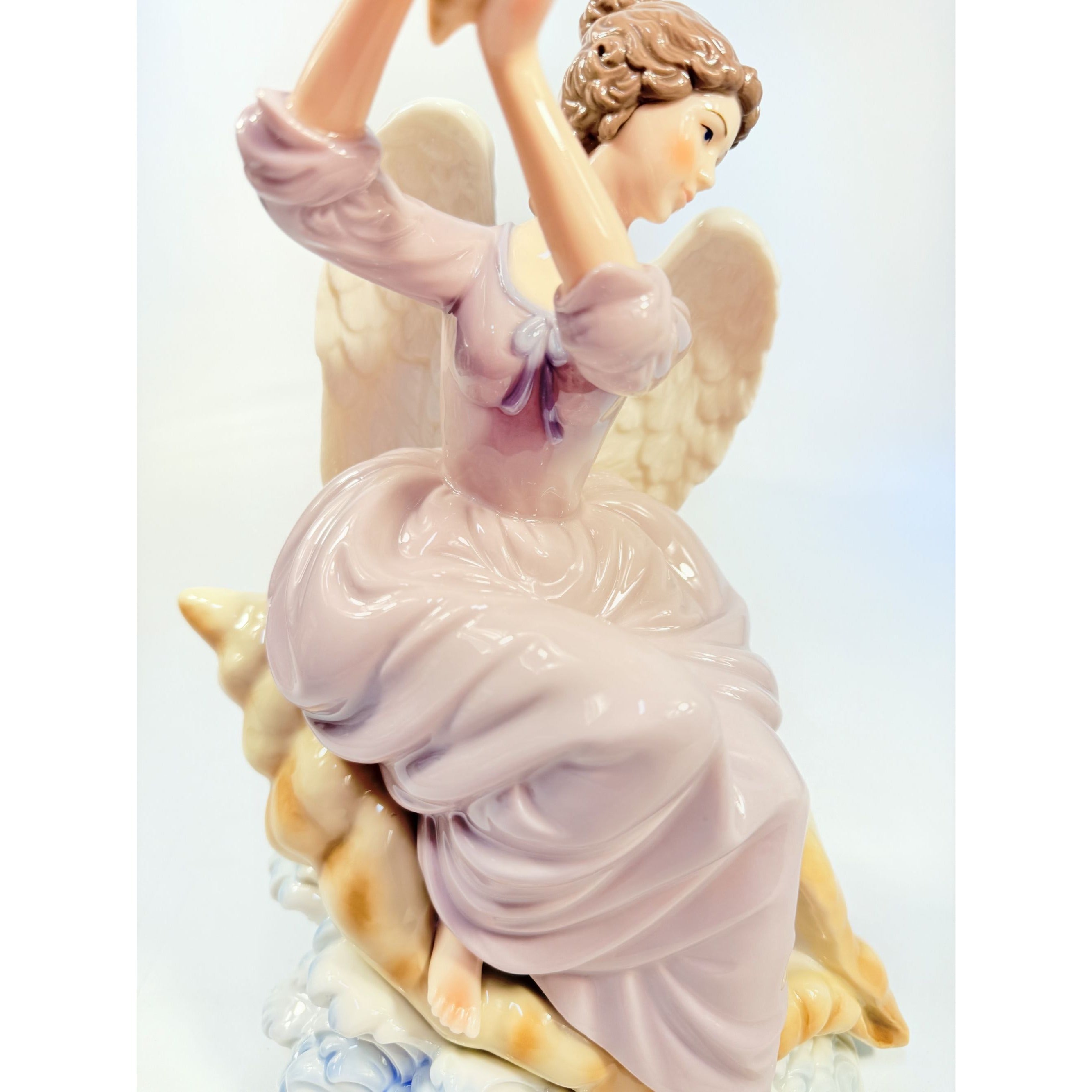 Porcelain Angel Christmas Figurine Sitting Conch Seashell Sculpture Grandeur Noel O'Well Home Decorative Accents Holiday Decor Collector