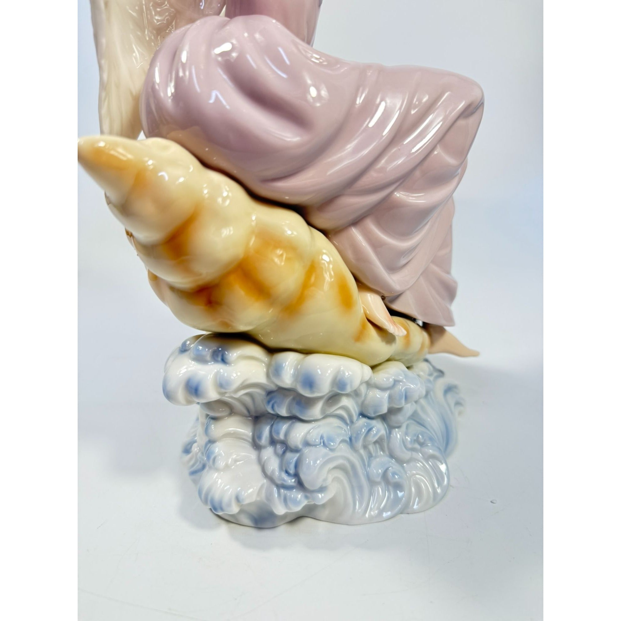 Porcelain Angel Christmas Figurine Sitting Conch Seashell Sculpture Grandeur Noel O'Well Home Decorative Accents Holiday Decor Collector
