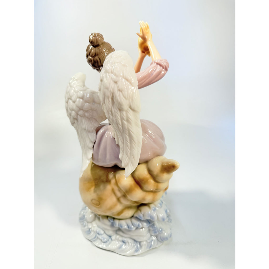 Porcelain Angel Christmas Figurine Sitting Conch Seashell Sculpture Grandeur Noel O'Well Home Decorative Accents Holiday Decor Collector