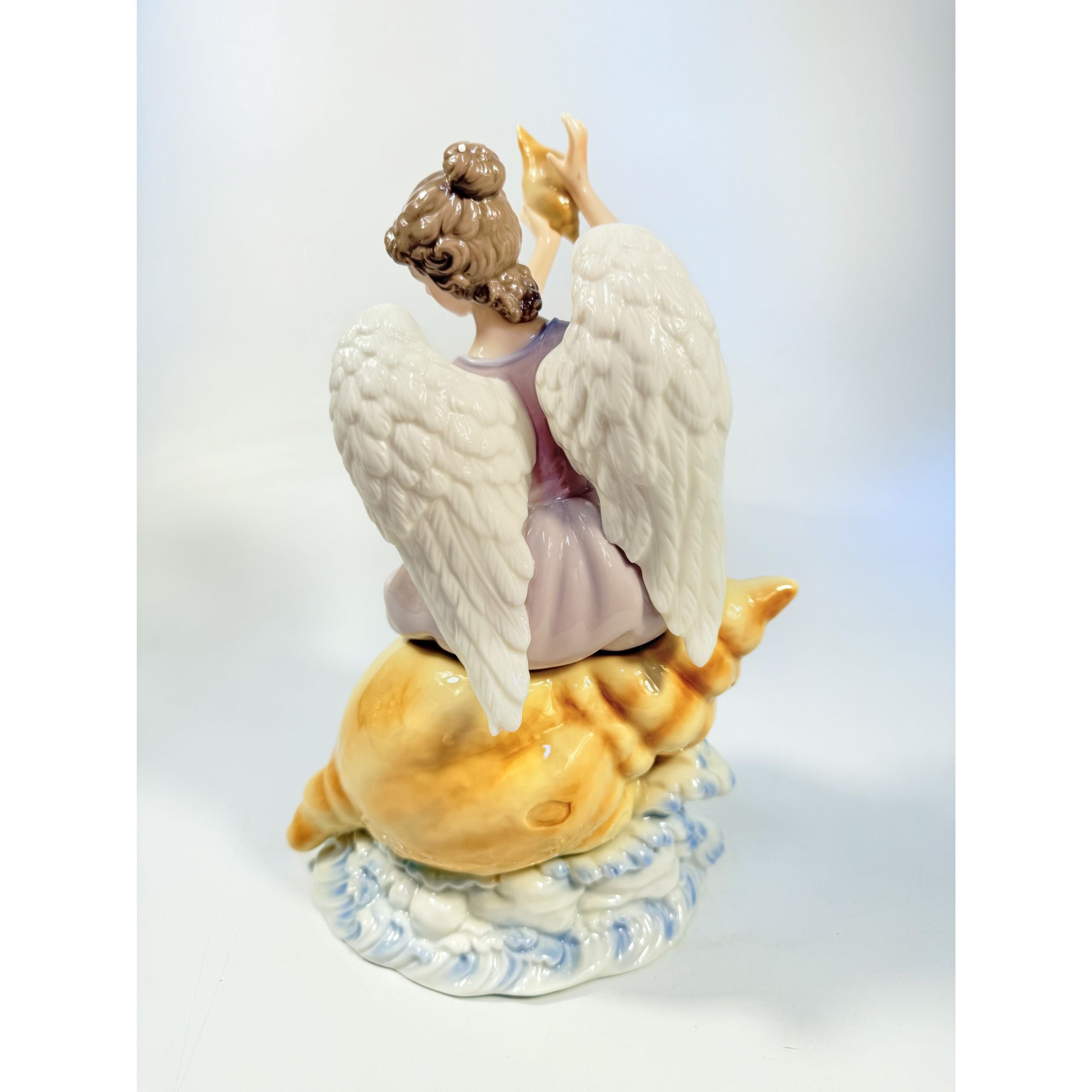 Porcelain Angel Christmas Figurine Sitting Conch Seashell Sculpture Grandeur Noel O'Well Home Decorative Accents Holiday Decor Collector