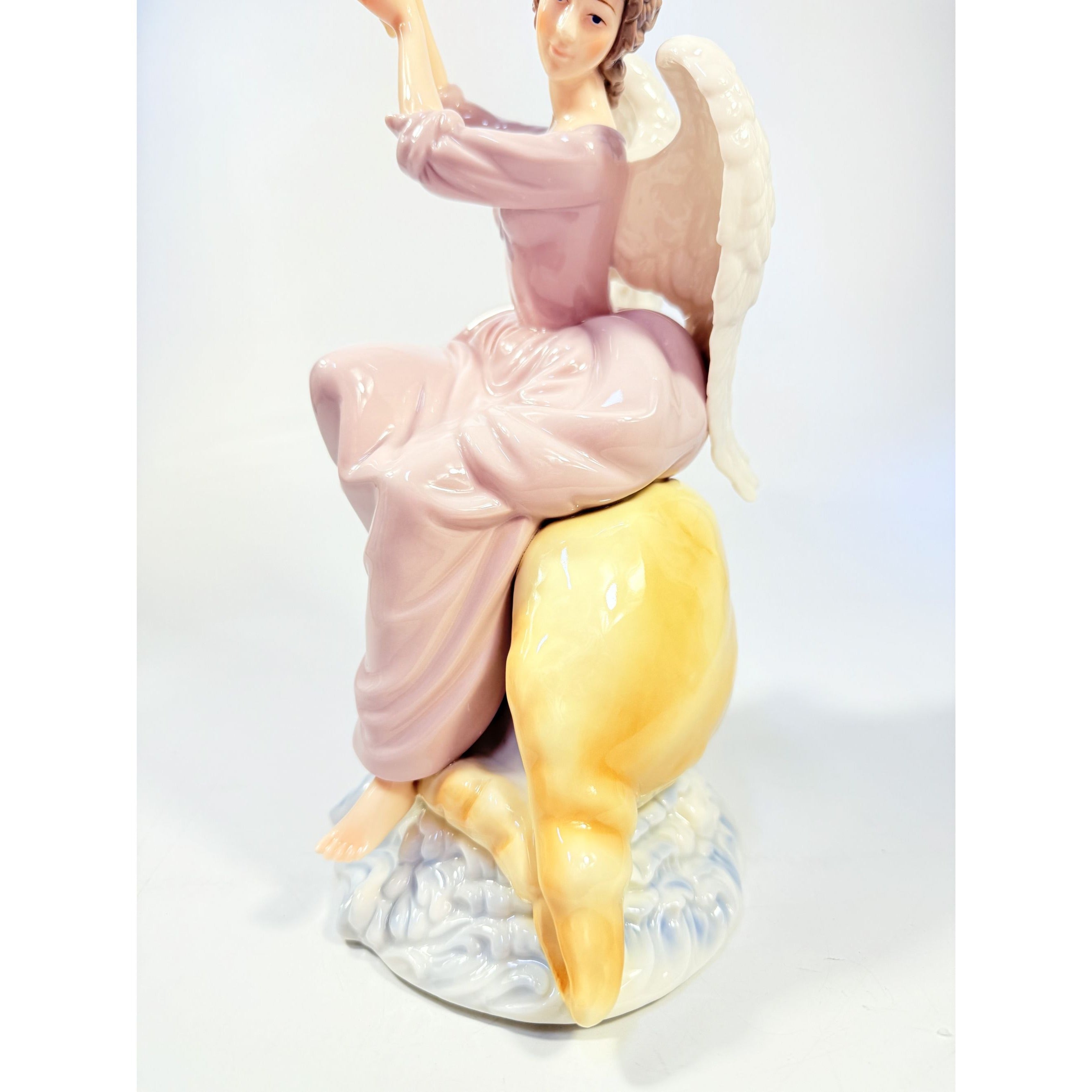 Porcelain Angel Christmas Figurine Sitting Conch Seashell Sculpture Grandeur Noel O'Well Home Decorative Accents Holiday Decor Collector