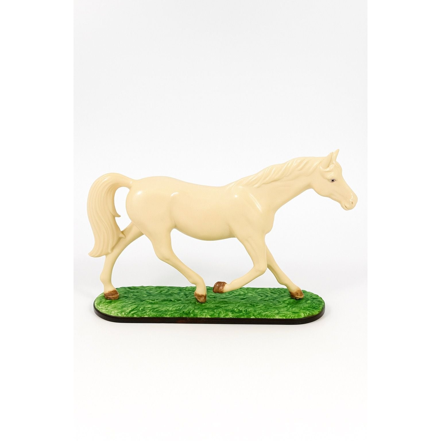 Horse Figurine Statue Hand Painted Atlantic Mold Ceramic White Home Decor Decorative Accents Vintage Retro