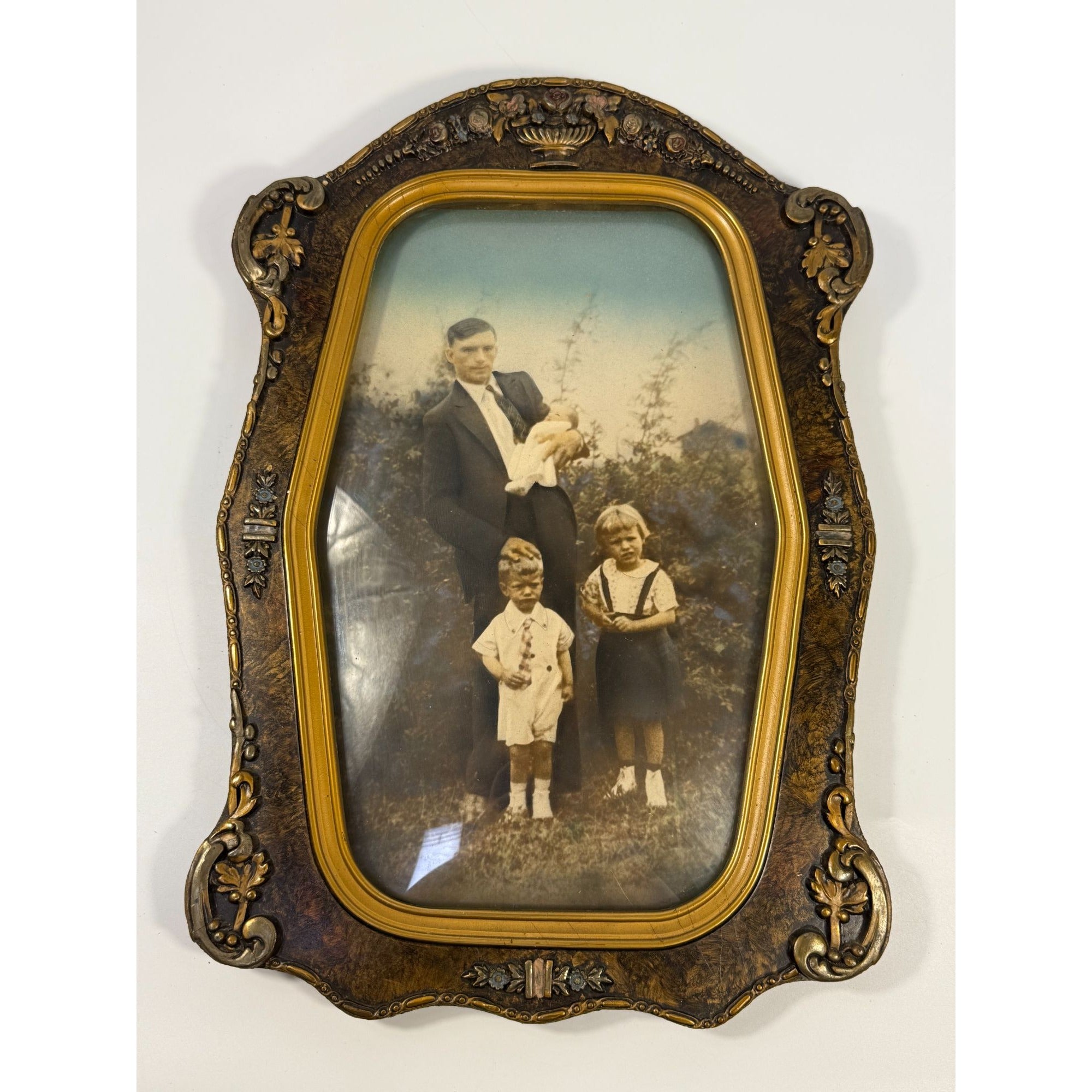 Antique Picture Frame Wood Ornate Gesso Convex Bubble Glass Picture Octagon Family Portrait | Wall Home Decor Decorative Accents Vintage