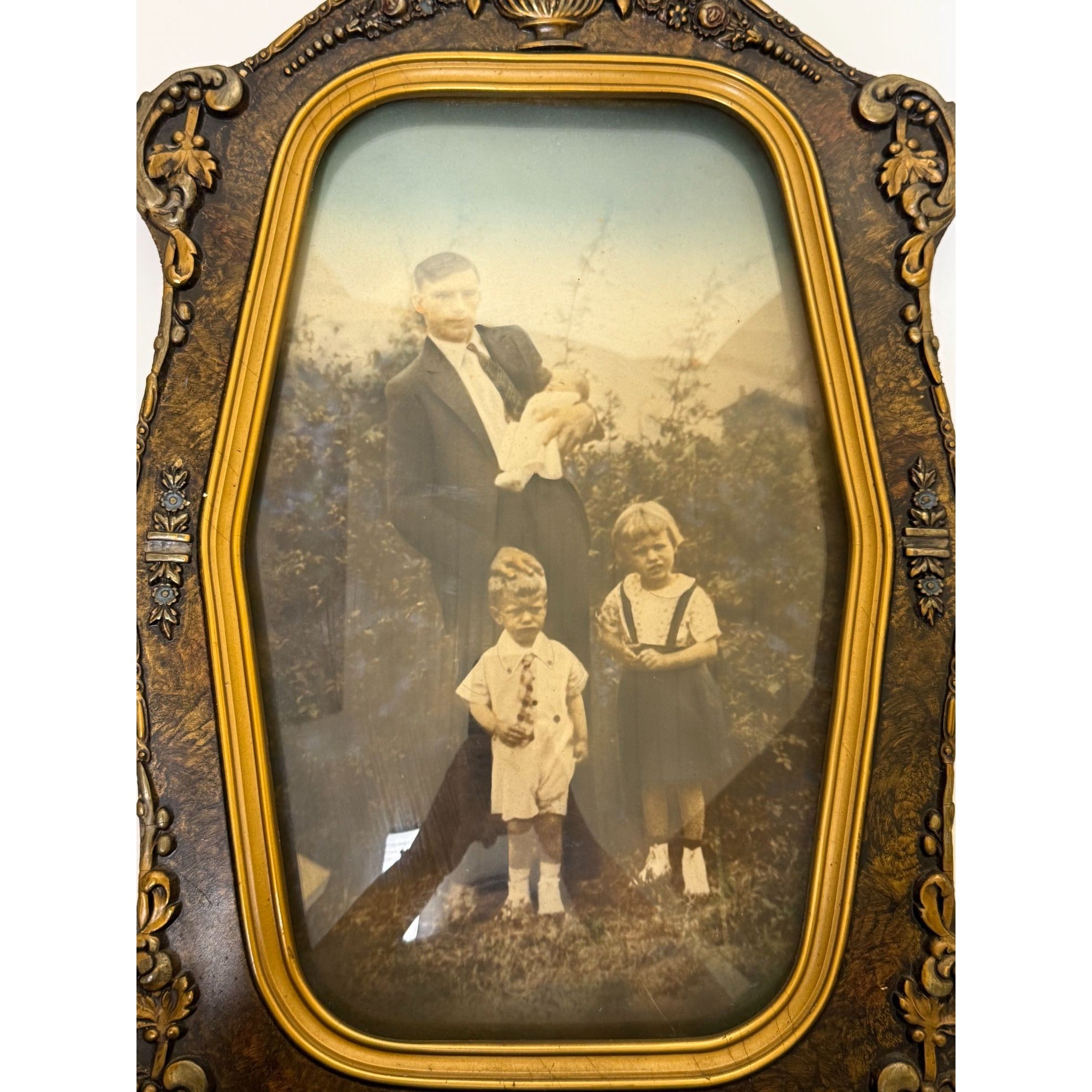Antique Picture Frame Wood Ornate Gesso Convex Bubble Glass Picture Octagon Family Portrait | Wall Home Decor Decorative Accents Vintage