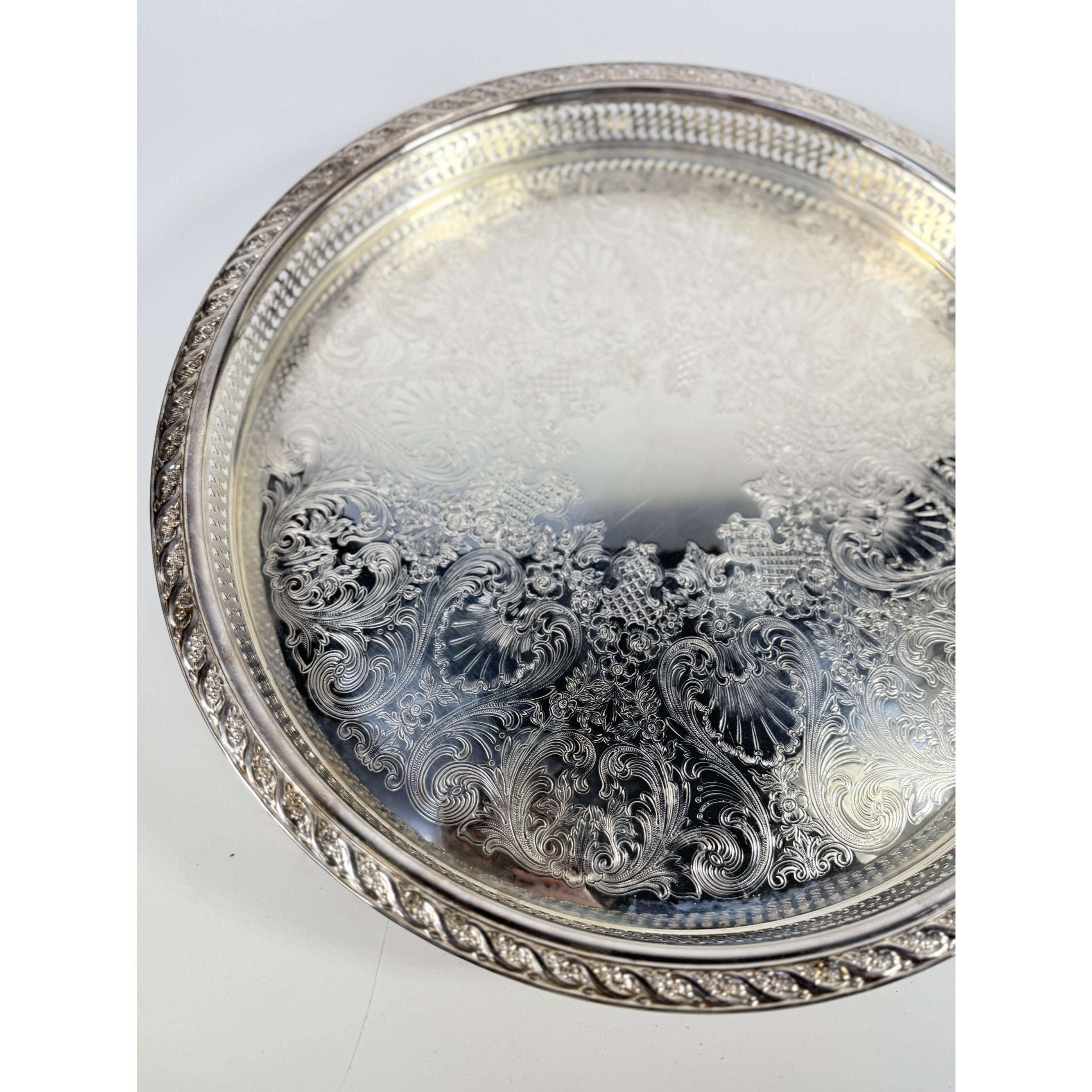 Round Pedestal Cake Stand Lazy Susan Spring Flowers Silver Plated Wm Rogers & Sons Pierced Edge Reticulated Tray Server Hostess Serving