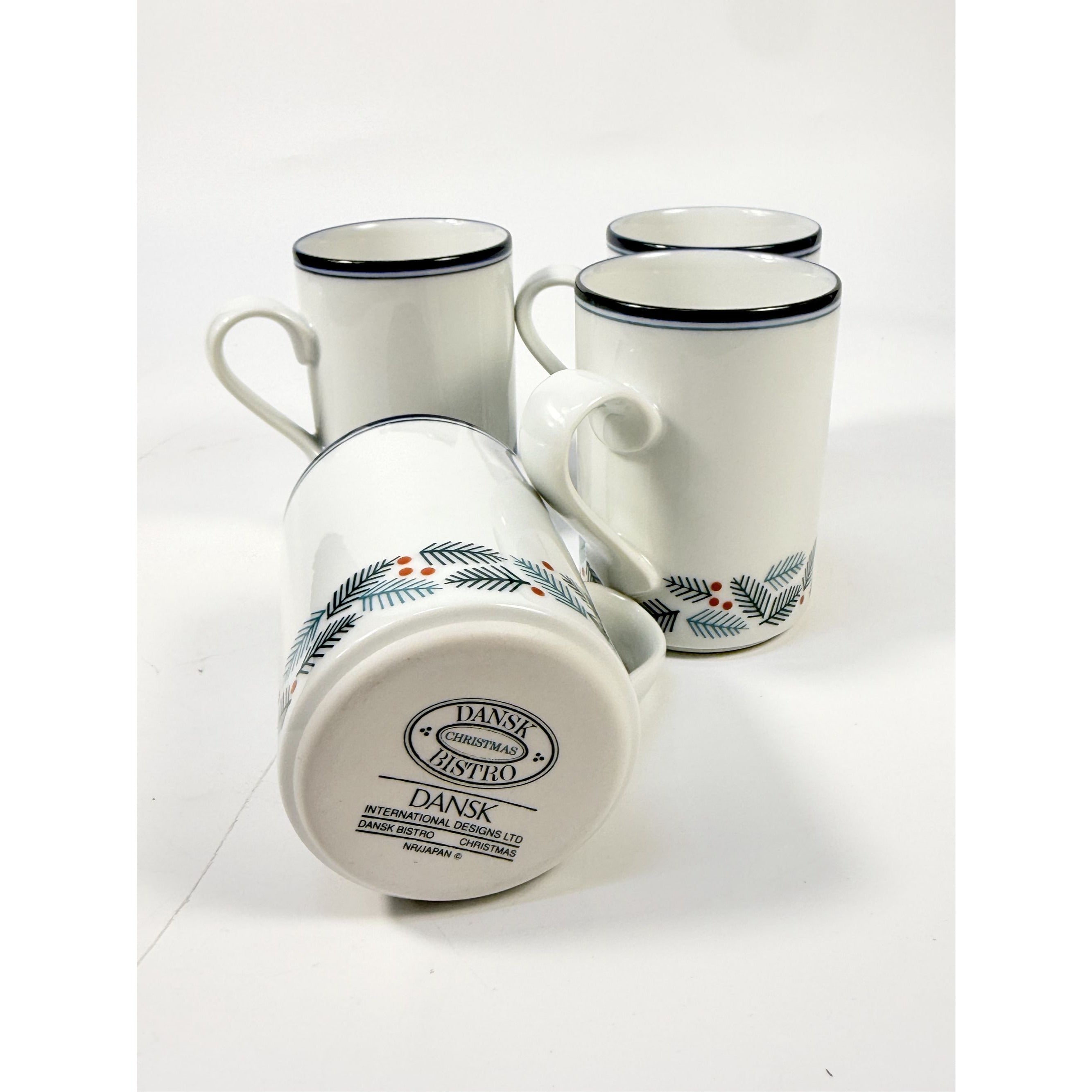 Coffee Tea Mugs  Set 4 Christmas Stoneware Pine Branches Berries Dansk Bistro 10oz Japan Replacement China Scandanavian Style Minimalist
