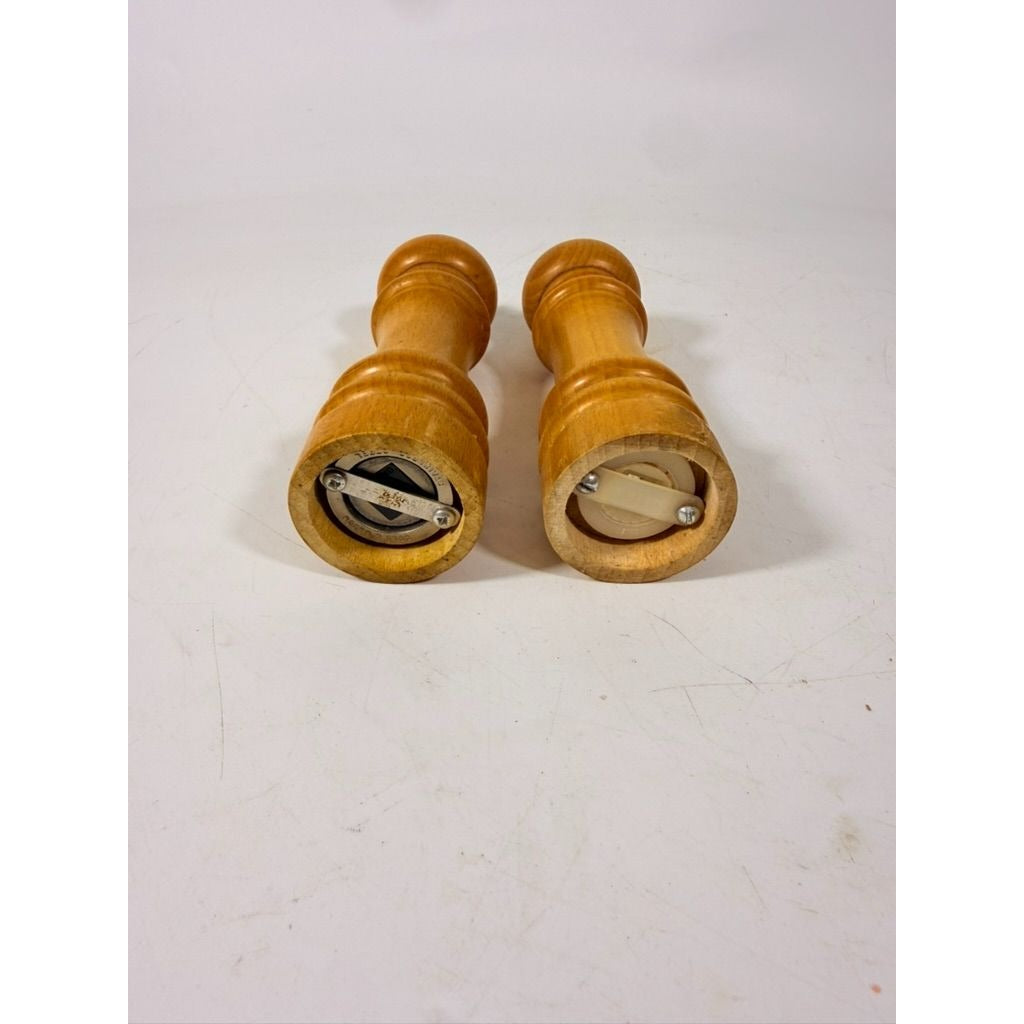 Wood Salt and Pepper Mill Grider Cole & Mason Wooden English Set England Primitive  Vintage Kitchen Tools