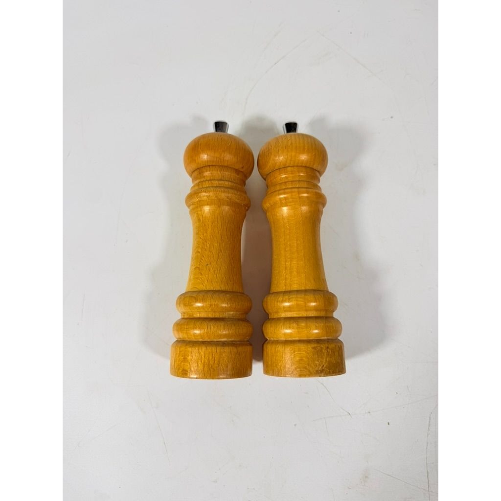 Wood Salt and Pepper Mill Grider Cole & Mason Wooden English Set England Primitive  Vintage Kitchen Tools