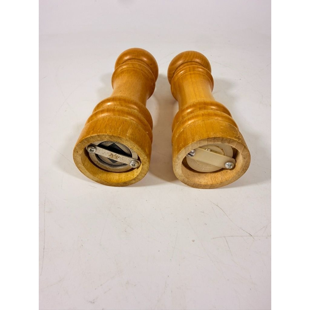 Wood Salt and Pepper Mill Grider Cole & Mason Wooden English Set England Primitive  Vintage Kitchen Tools